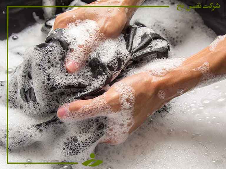 در شست‌وشوی کالای نساجی، اولین مرحله عملیات شست‌وشو می‌باشد که به منظور زدودن مواد خارجی مانند روغن‌های ریسندگی، واکس‌ها و ناخالصی‌های قابل حل در محلول‌های شست‌وشو انجام می‌گیرد.